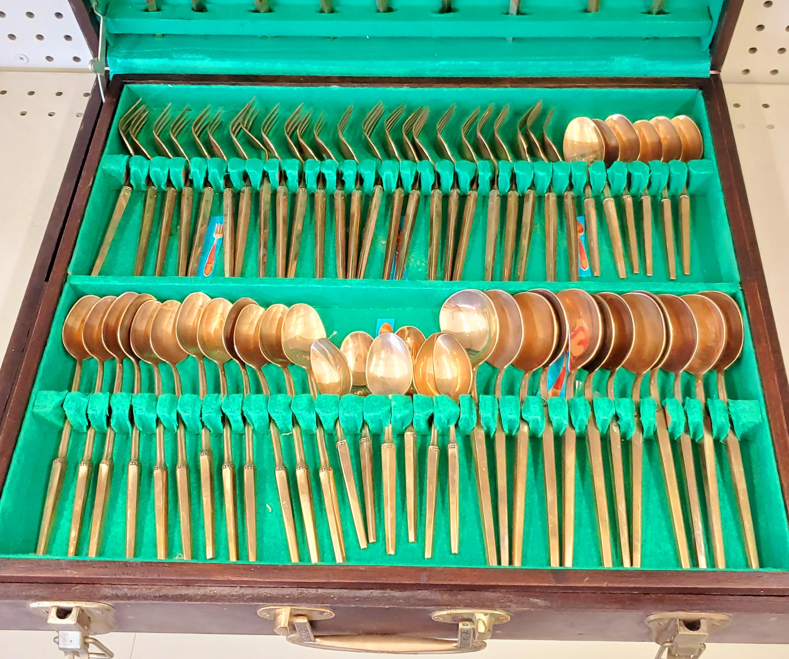 Vintage 144 pc Flatware Set from James Quality Jewelers, Bangkok, Thailand in Wooden Case - Image 4